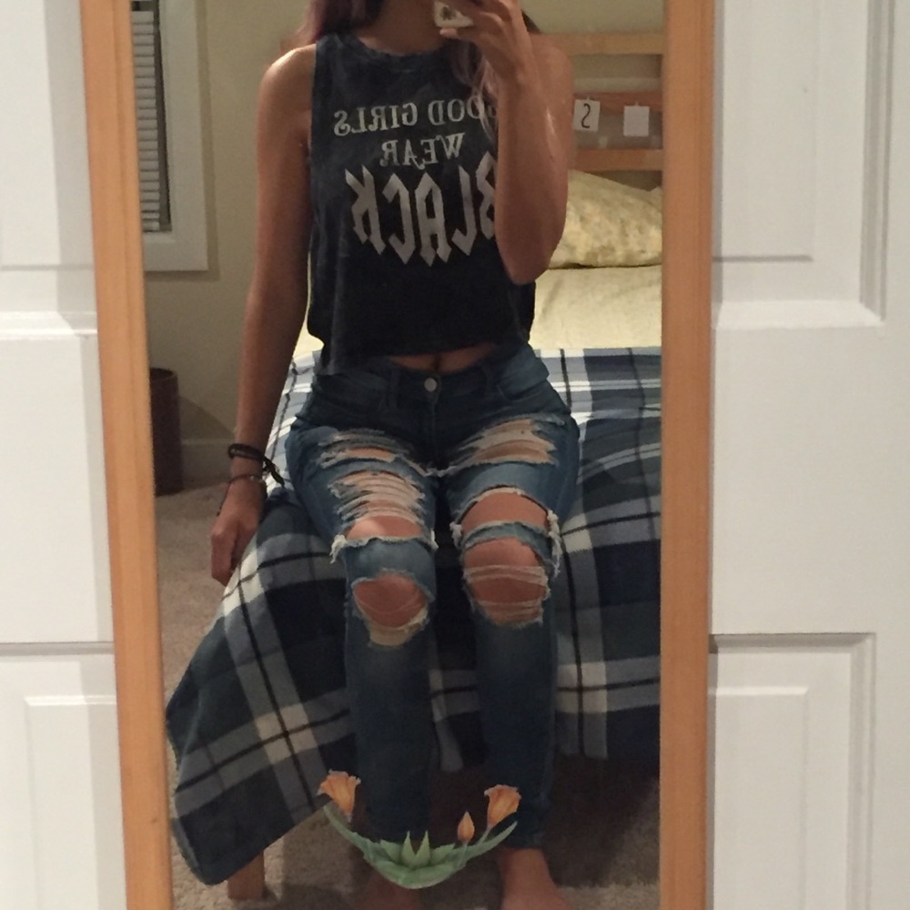 ⭐️4 for $30 ⭐️”good girls wear black” crop top